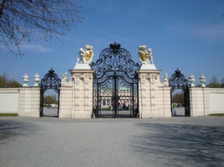 ヴェルベデーレ宮殿１.JPG
